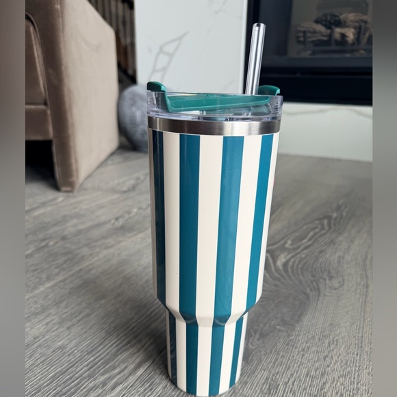 Stanley Quencher H2.0 FlowState 40 oz Tumbler in Emerald Cabana Gloss - Picture 3 of 8